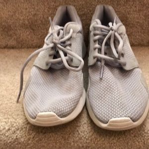 Nike roshe runs shoes